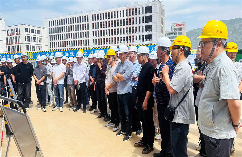 2025年4月17日，由莆田市涵江区住房和城乡建设局主办、AG旗舰厅三建承办的钢筋安装工程质量防控现场交流会在联东U谷·涵江海峡智造产业谷一期成功召开。